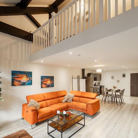 Modern 2 Bedroom With 75” Tv & Free Wi-Fi Bradford  Exterior photo